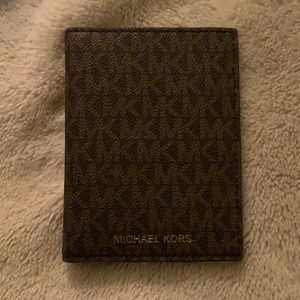 Michael Kors Jet Set passport wallet